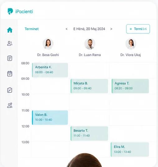 iPacienti appointment calendar showing three practitioners side by side